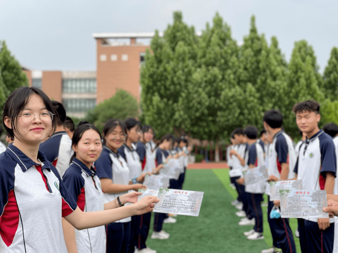 青春无问西东岁月自成芳华德州一中2022届毕业典礼