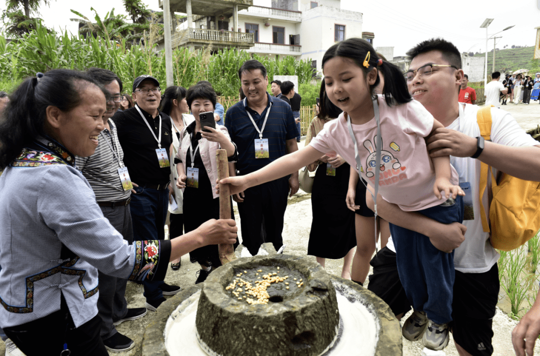 罗甸县委书记梁玉林图片