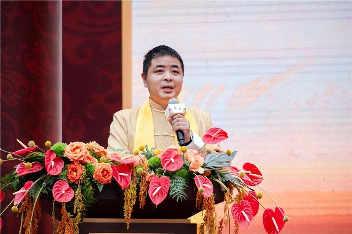 本次活动现场,郎酒销售公司副总经理,青花郎事业部总经理易明亮在"