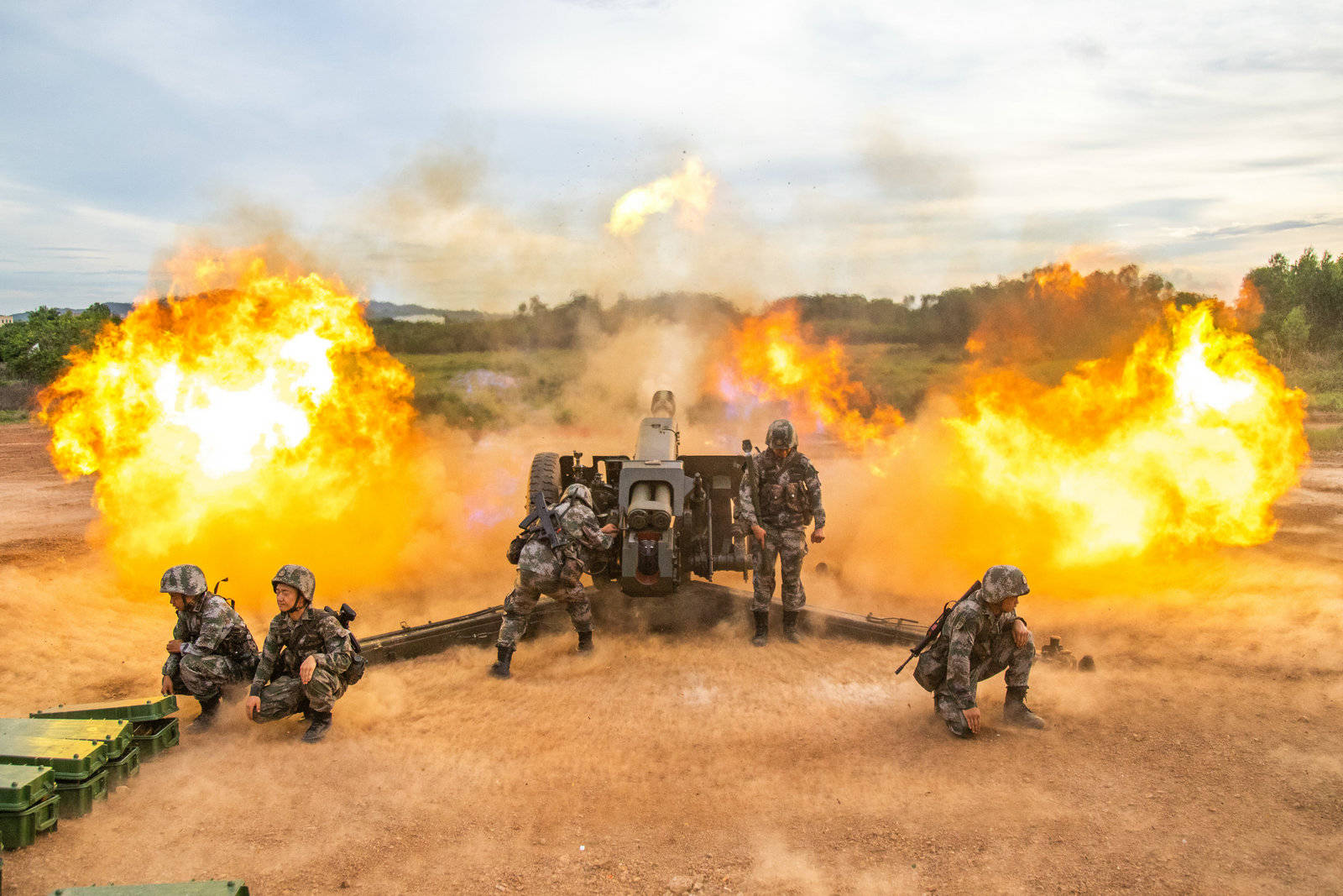 远程机动 快打快撤:直击炮兵跨昼夜实弹射击演练_火力_正在进行_目标