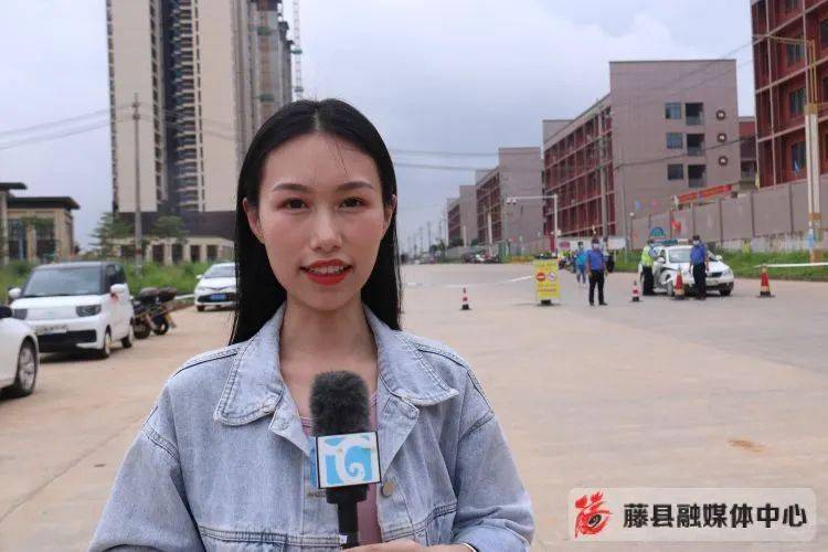 记者 刘懿:观众朋友们,我现在所在的位置是藤县第六中学,就在今天