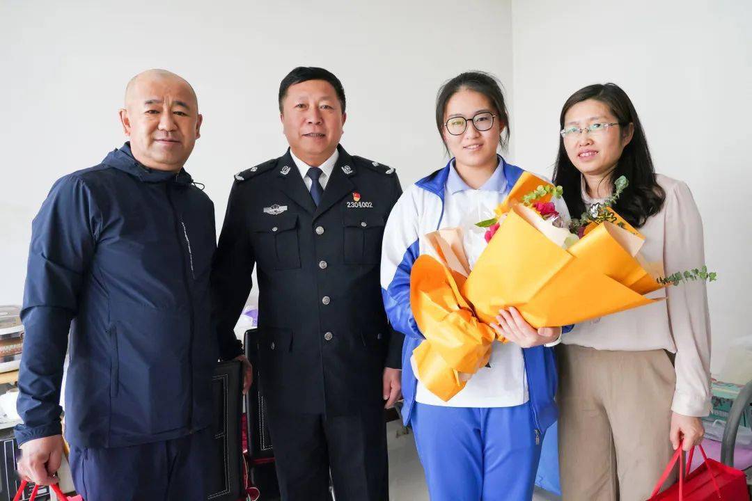 星光不负赶路人高考慰问暖警心