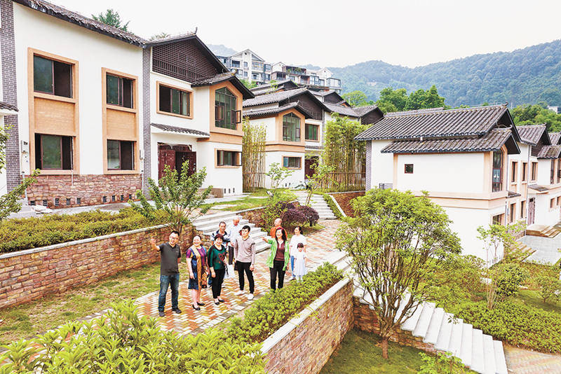 缙云山生态搬迁户喜领新居钥匙_北碚区_自然保护区_新房