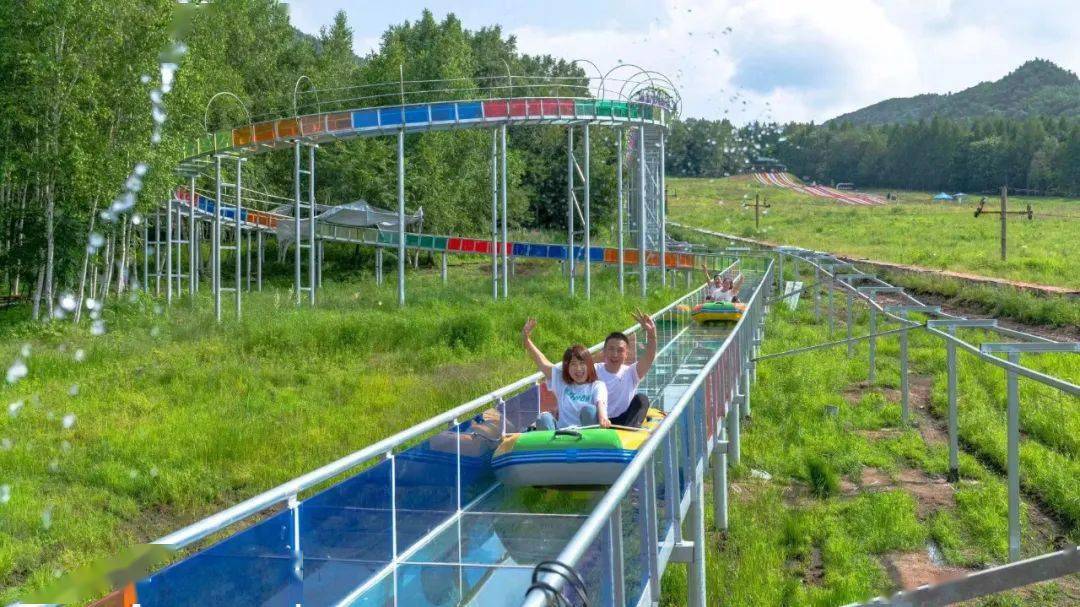 伊春九峰山养心谷峰岩山寨鹿苑金山金秘洞直通车每天发车