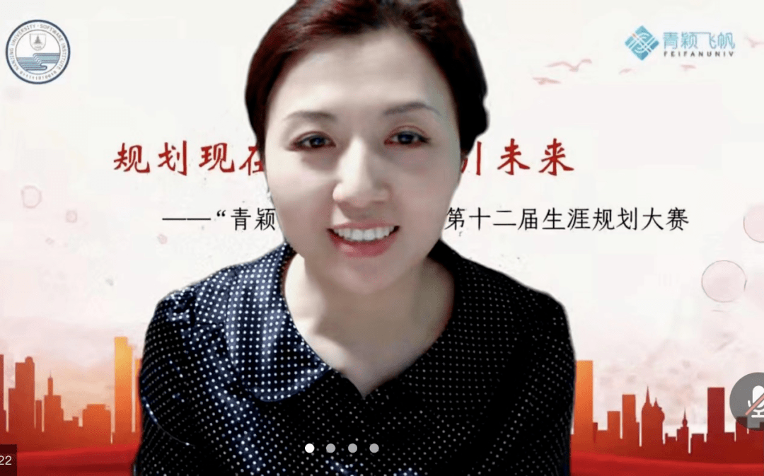 五位选手依次进入模拟面试间,张丹女士和青颖飞帆公司的工程师老师