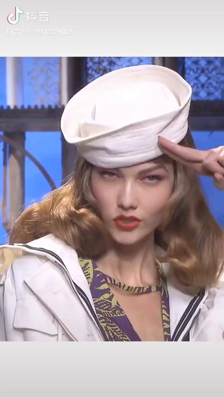 dior 海盗爷时期经典秀场 小kk 这个眼神太撩了karliekloss 迪奥