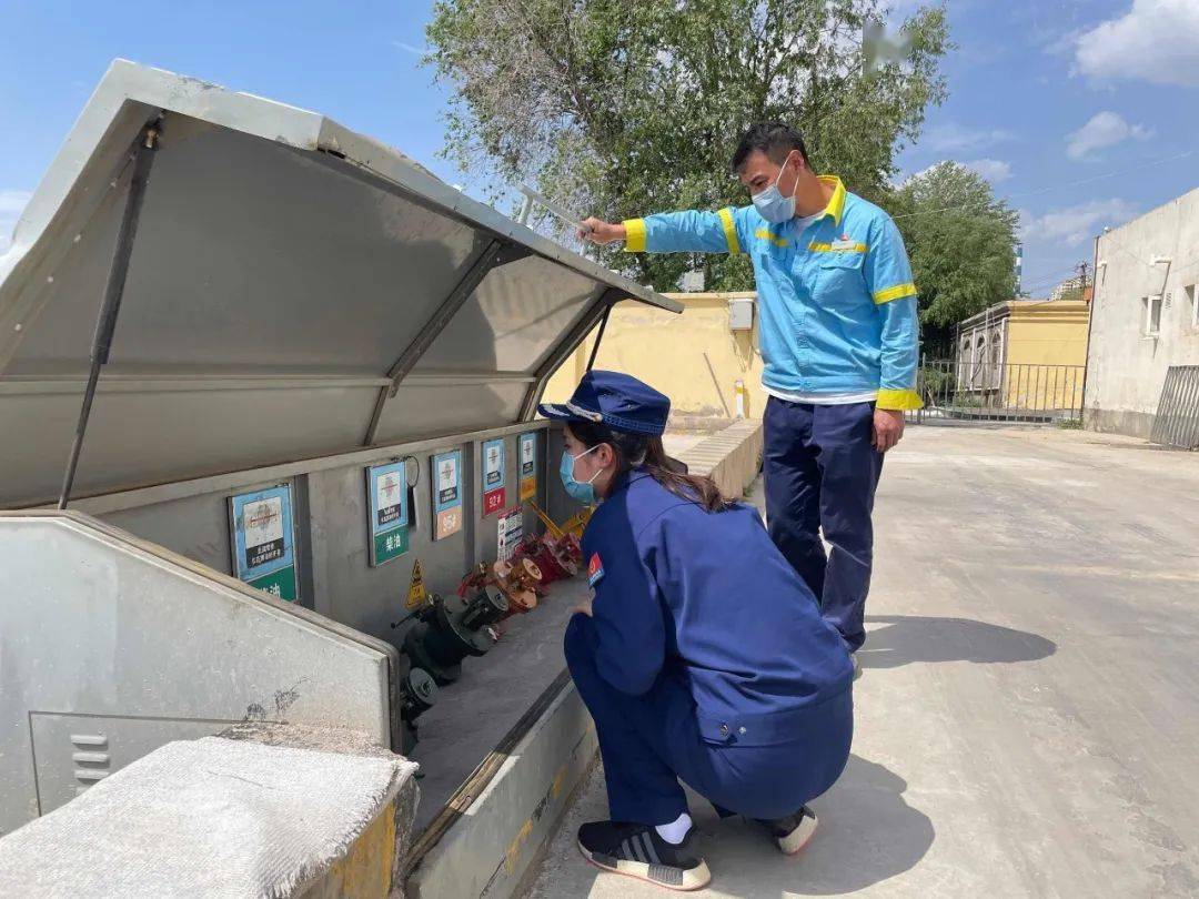 联合检查组先后深入辖区水磨加油站,果洛加油站,六一桥加油站,通过