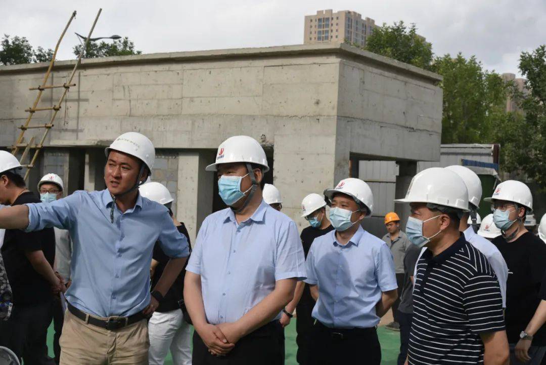 太原晋源区:杨建忠实地检查高考保障工作并督导在建学校项目