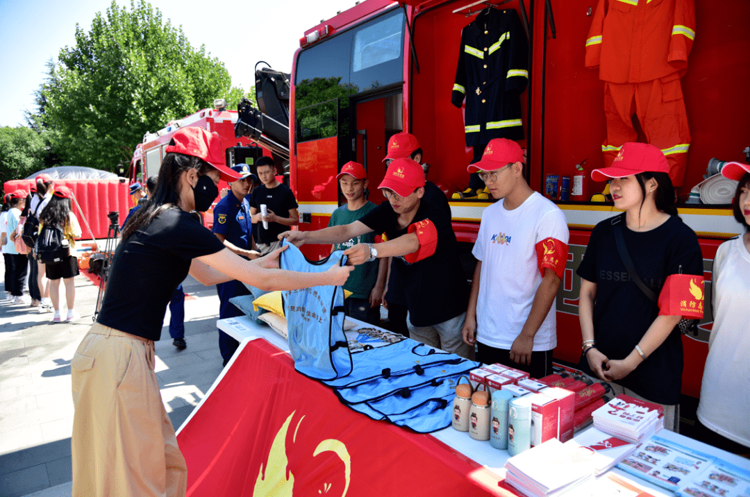 讲真的消防志愿者还得是他们