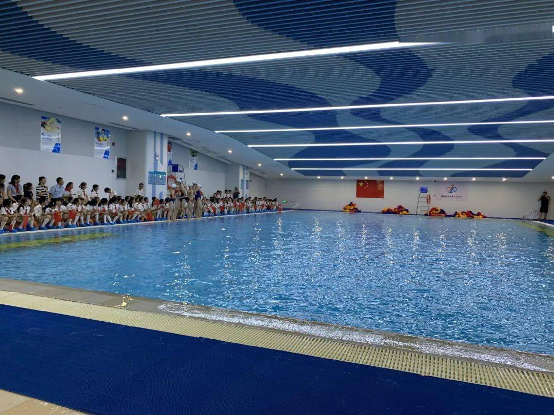 (图片来源:大光谷blog)校长张晓琴介绍,游泳是国家《全民健身计划》