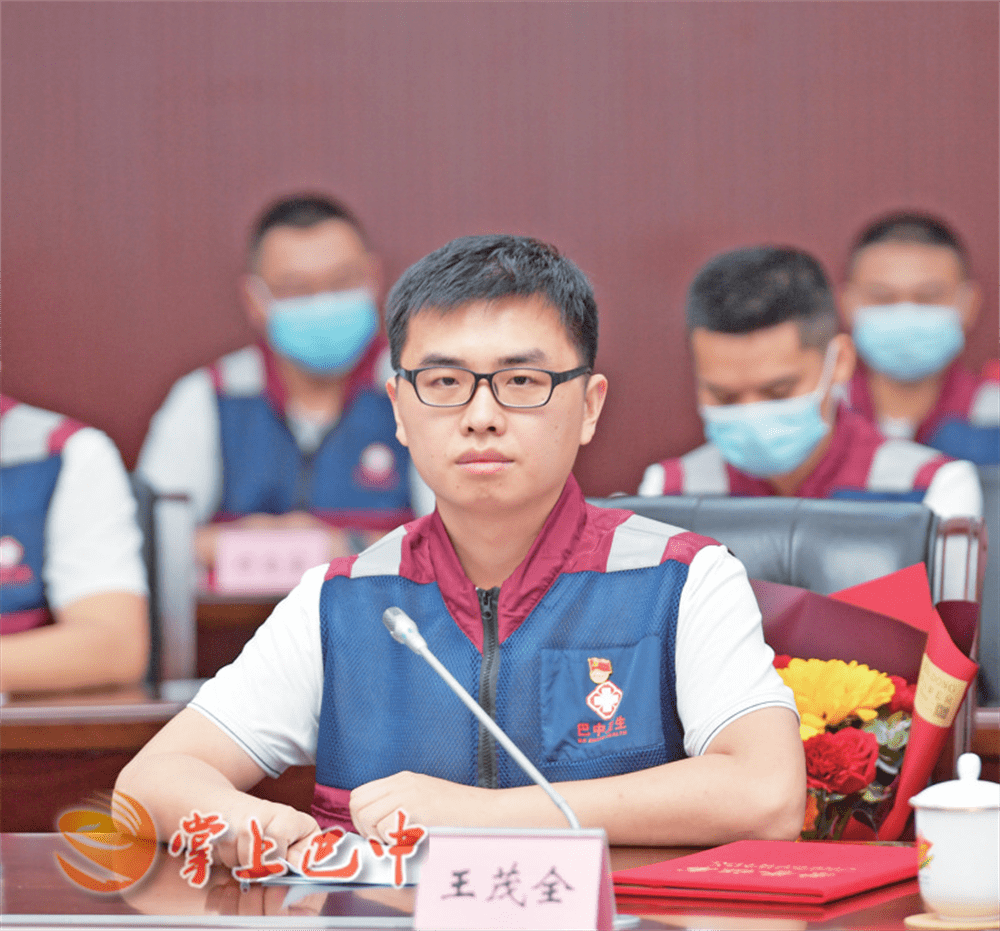 巴中支援成都海关检测队队长王茂全向上滑动查看更多↑↑↑非常荣幸能