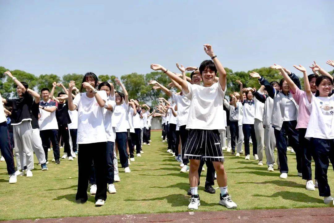 活动由市文明中心和市教育局主办,乐清市第三中学联合柳市镇第六中学