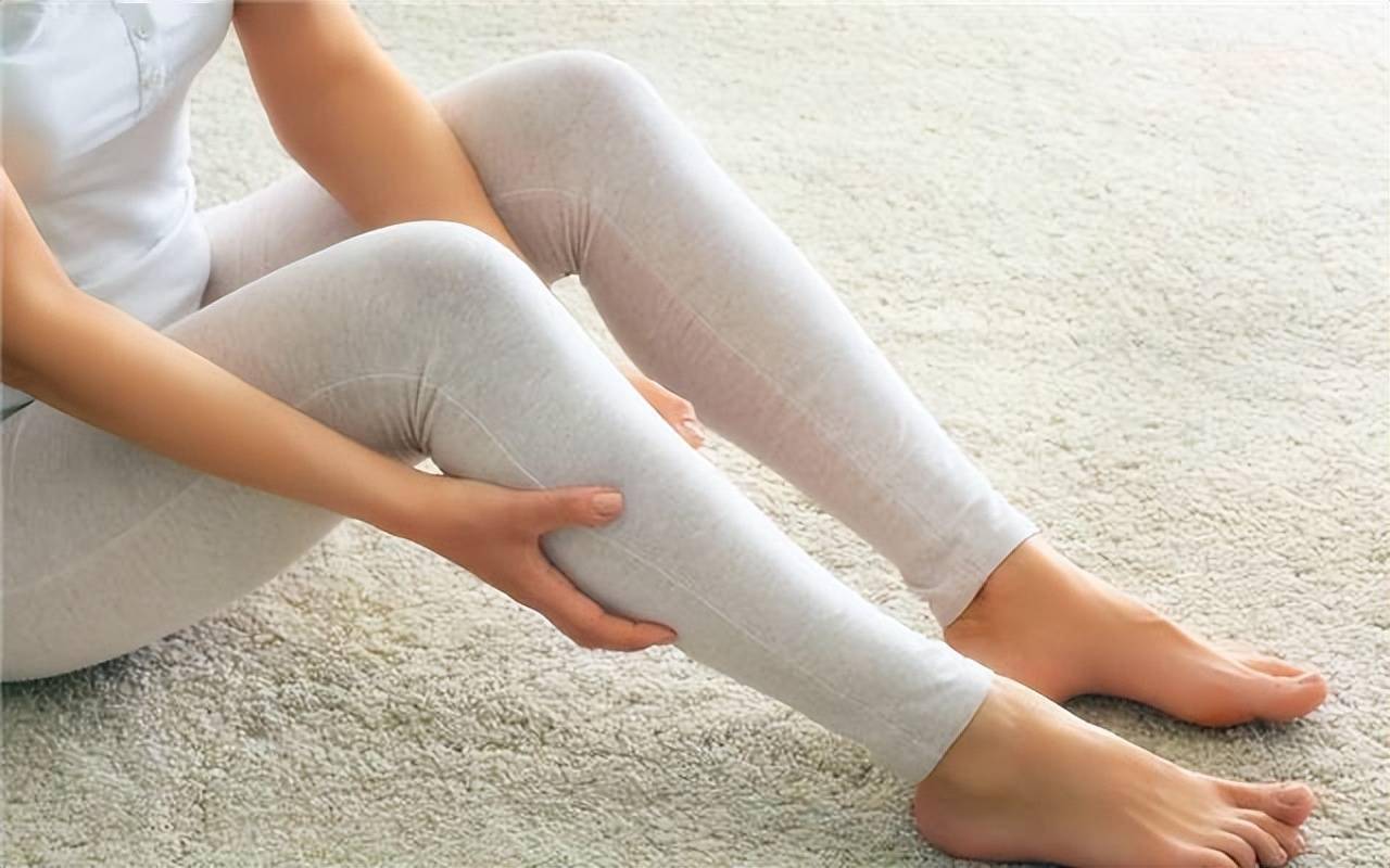 外界环境,神经病变,双下肢动脉血液供应问题等原因都可能导致双腿发凉