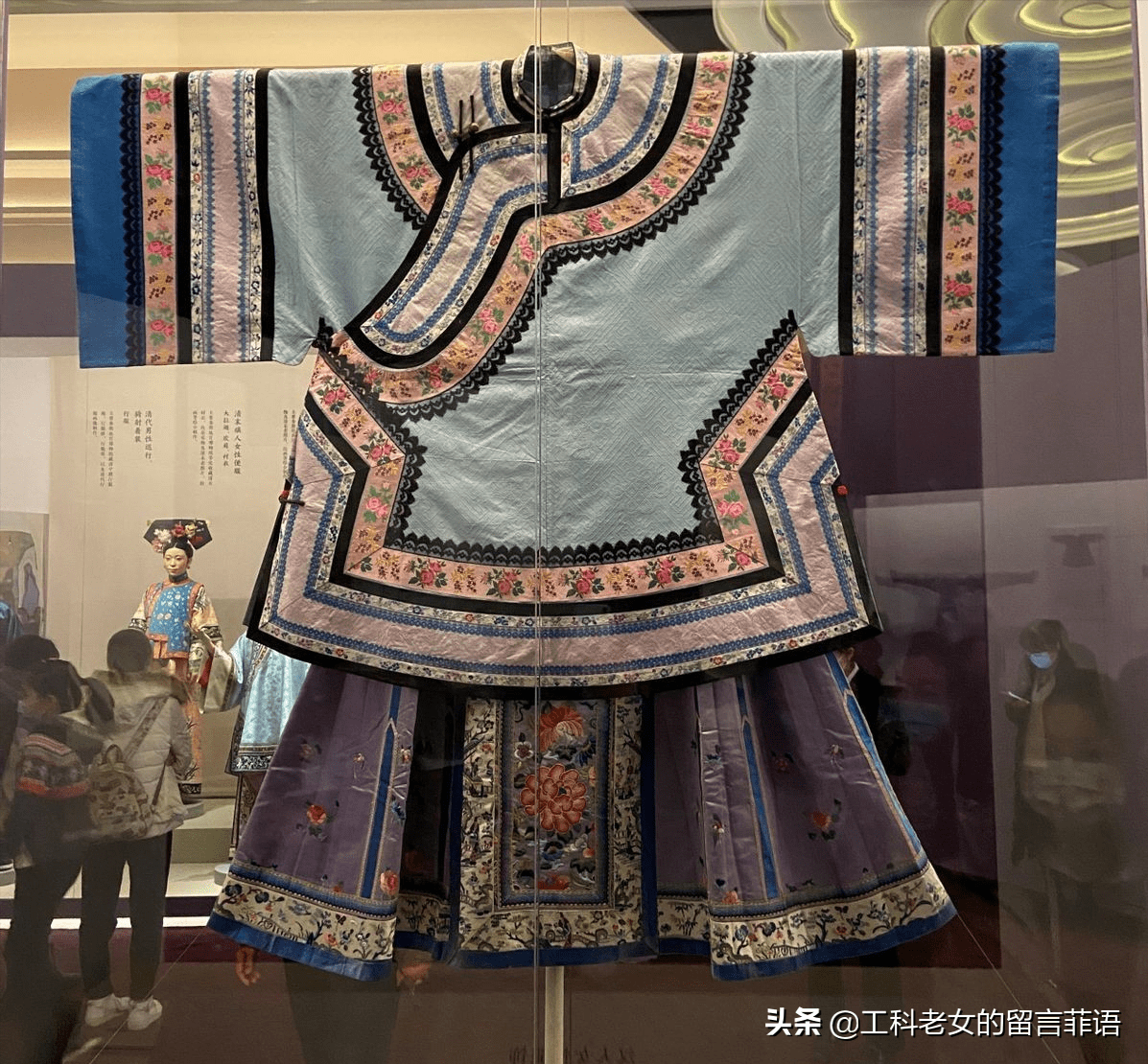 国博清代女装旗人着旗装汉人着汉装