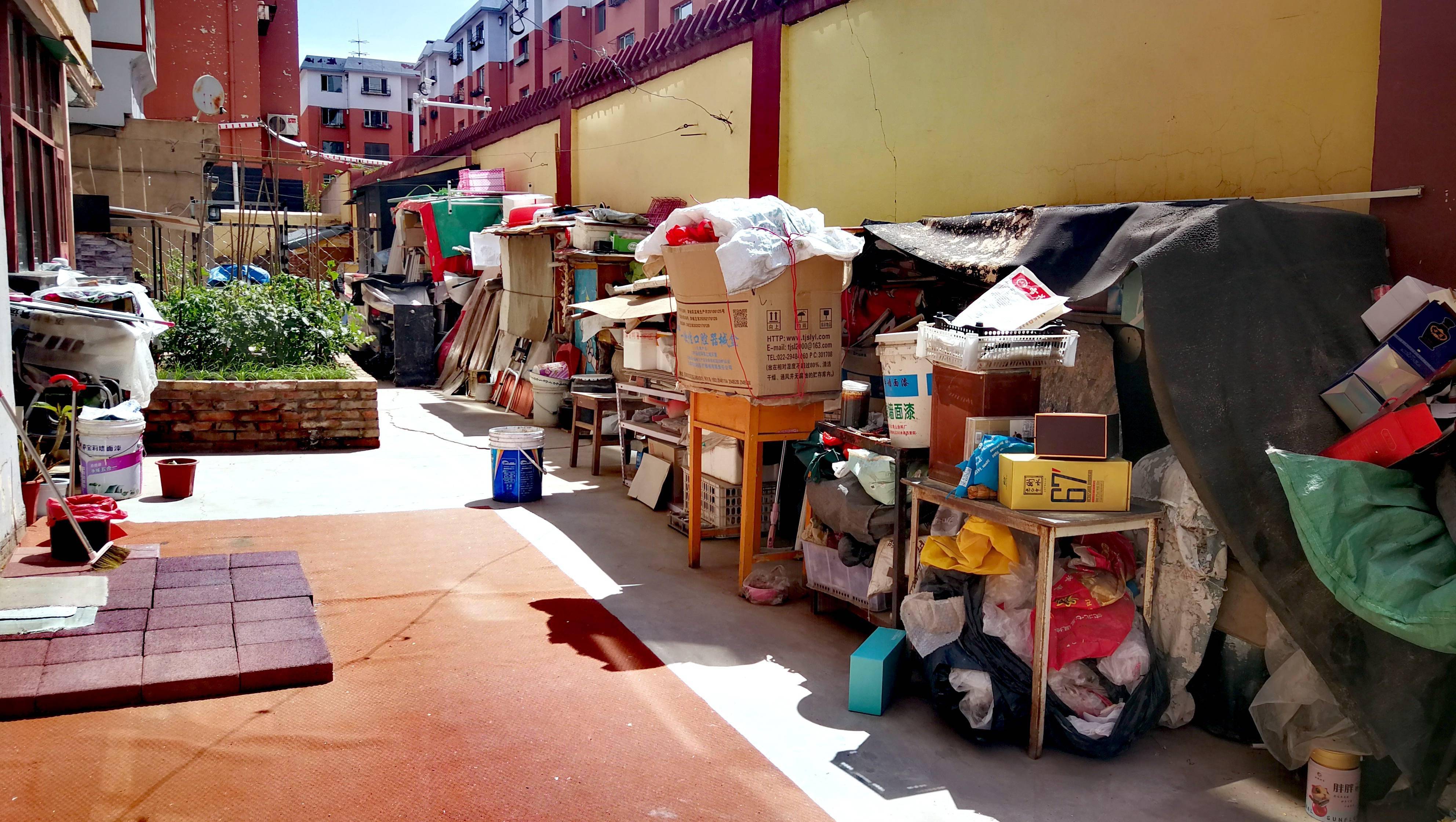 圈地种菜堆杂物 呼和浩特市工艺厂宿舍公共道路有点挤_居民_小区_业主