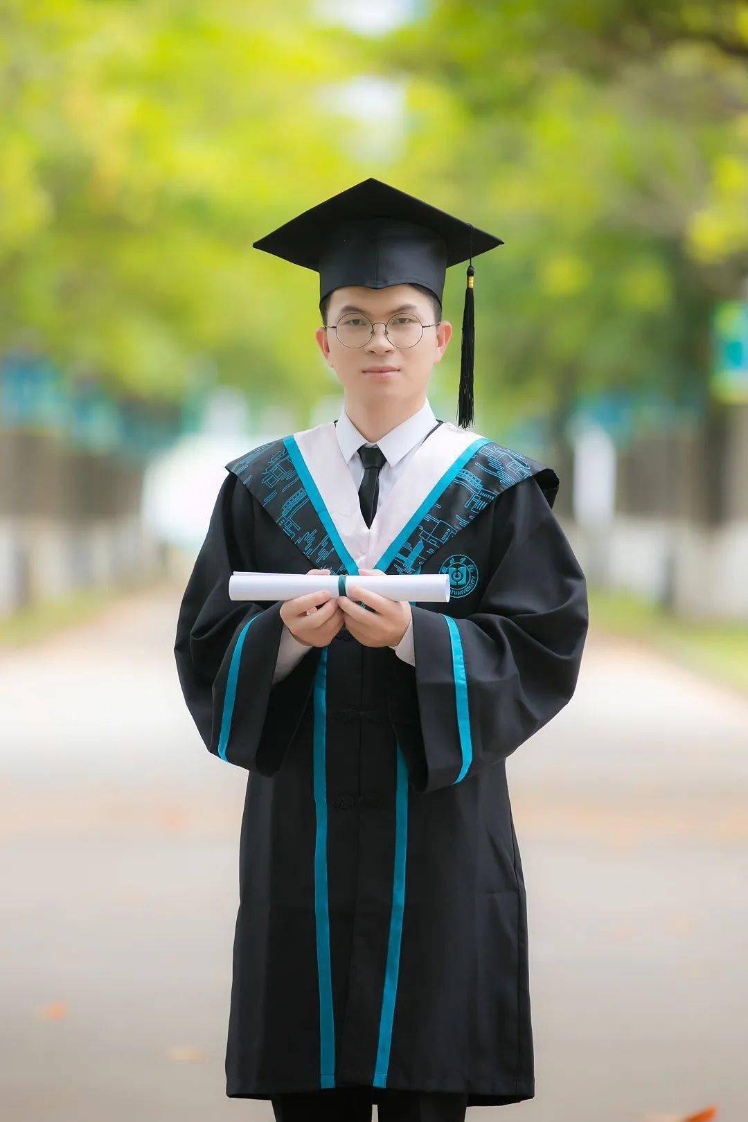 这些学位服有点不一样!网友:学位服一定得是西式的?如果来点中国风呢