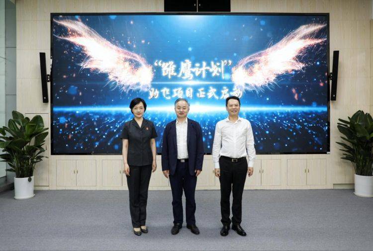 最高人民法院第一巡回法庭分党组副书记,副庭长胡仕浩,主审法官,二级