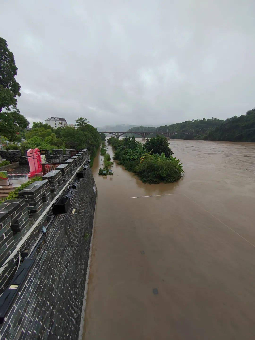 沙县虾沙溪河水暴涨危险勿近暴雨仍在持续
