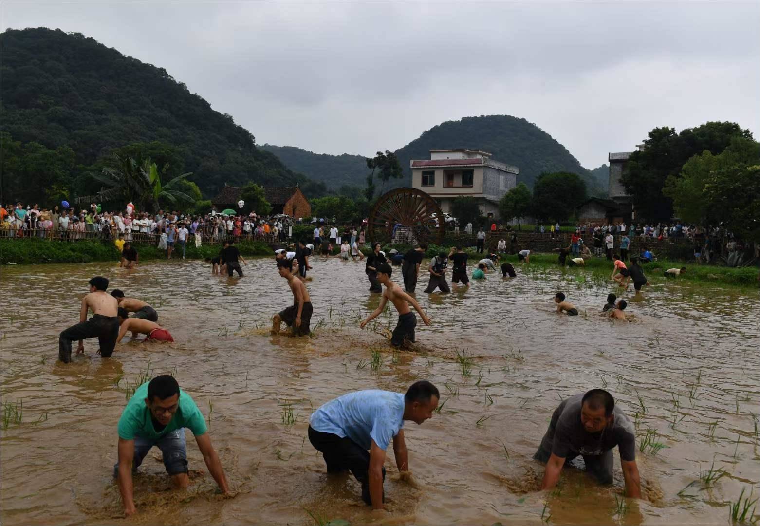 江永勾蓝瑶寨欢度洗泥节