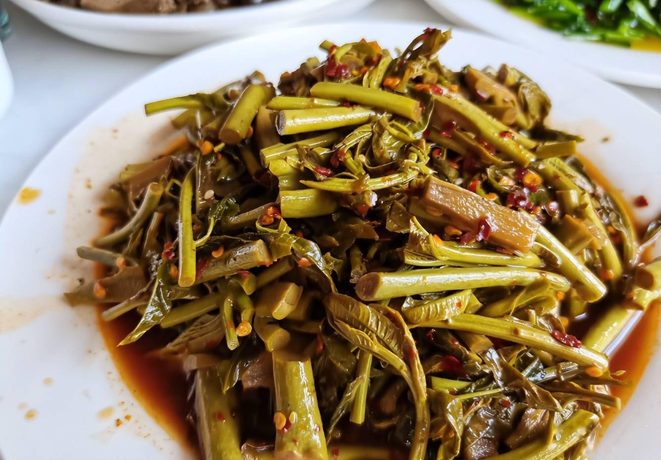 一行4人到云南宜良吃烤鸭点了一只鸭子加4个菜结账时不敢相信