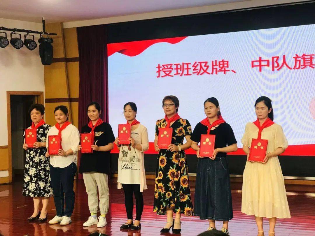 礼嘉中心小学喜迎二十大少先队系列活动