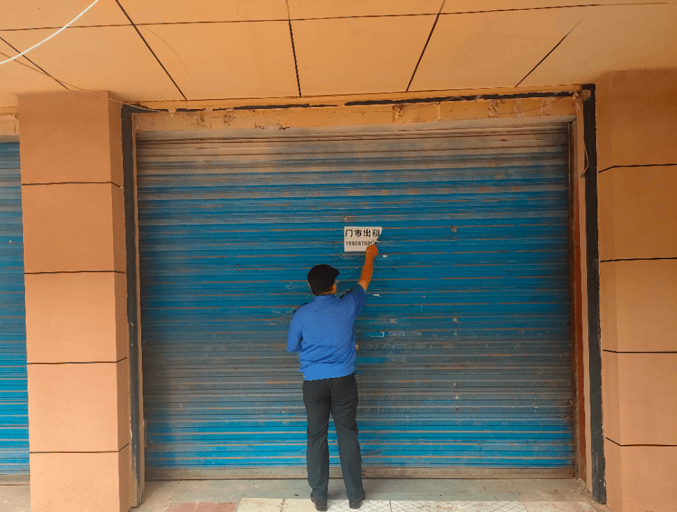 清除门市小广告清除门市外小广告一直以来,"牛皮癣"小广告肆无忌惮地