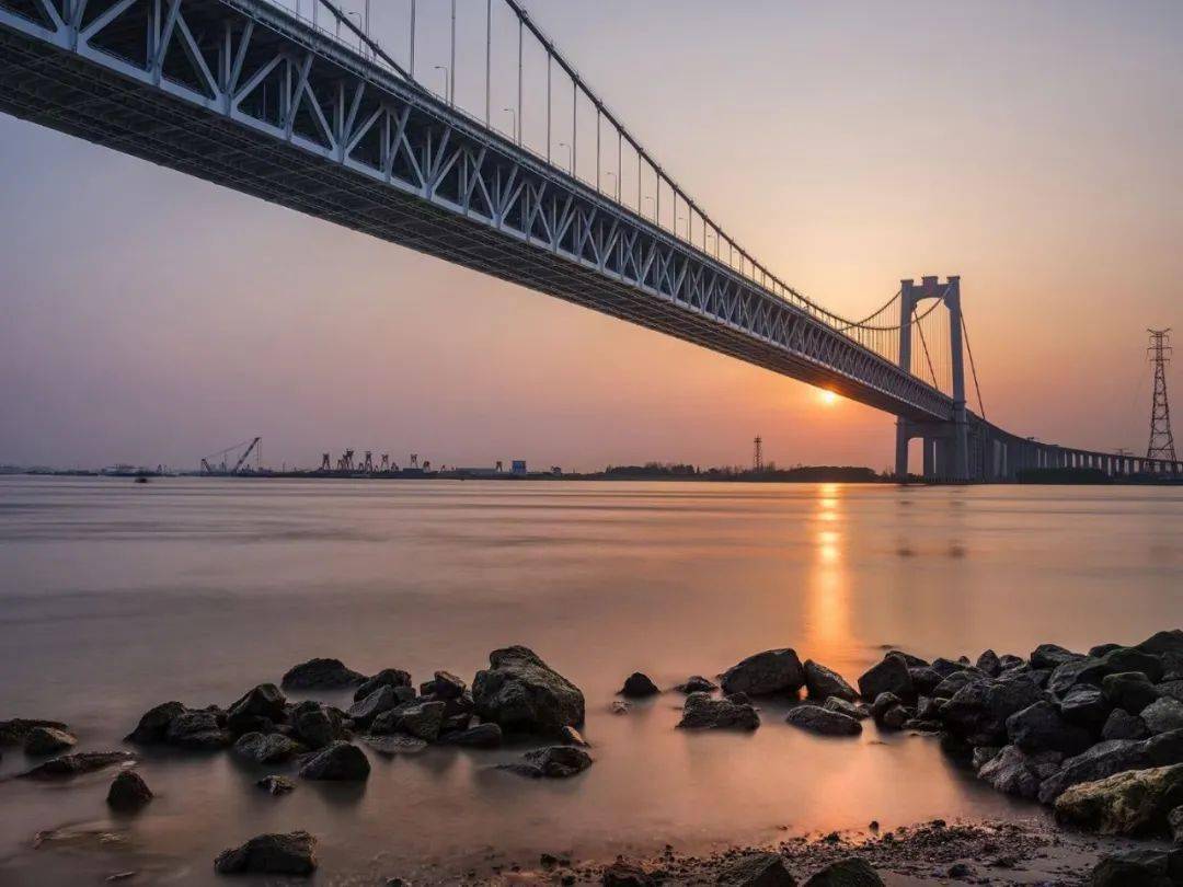 五峰山长江大桥这一幕!绝对让你眼前一亮!_大路_镇江_新区