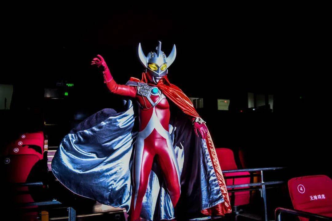 大小朋友们欢呼吧奥特曼舞台剧空降青岛地铁3号线可直达