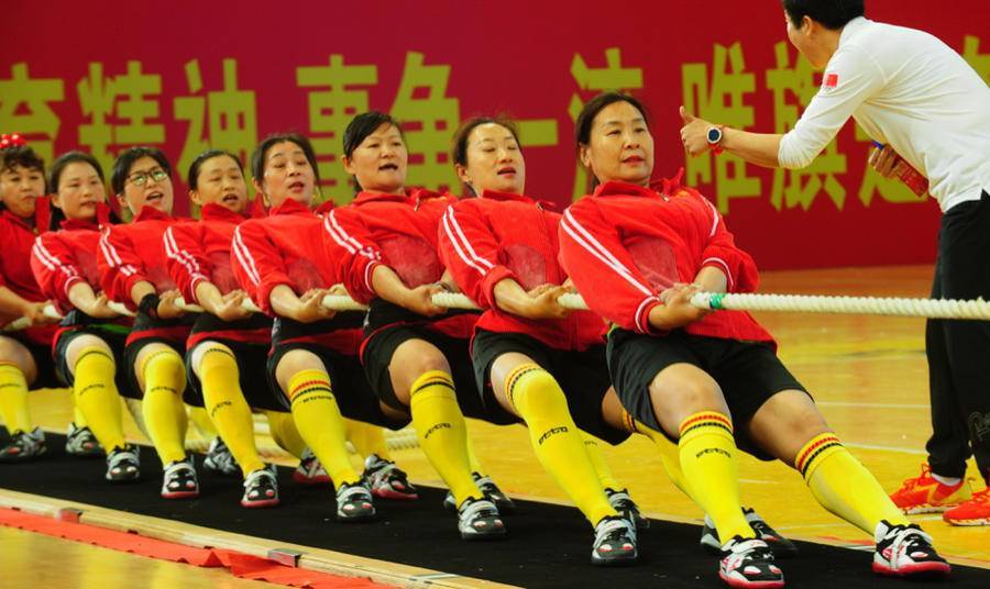 咱们钢铁工人有力量山钢拔河队二次问鼎世界拔河锦标赛冠军