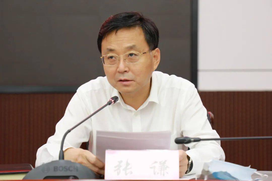会上,张谦讲了工作意见.王欣,张庆华,刘志峰等市领导参加会议.