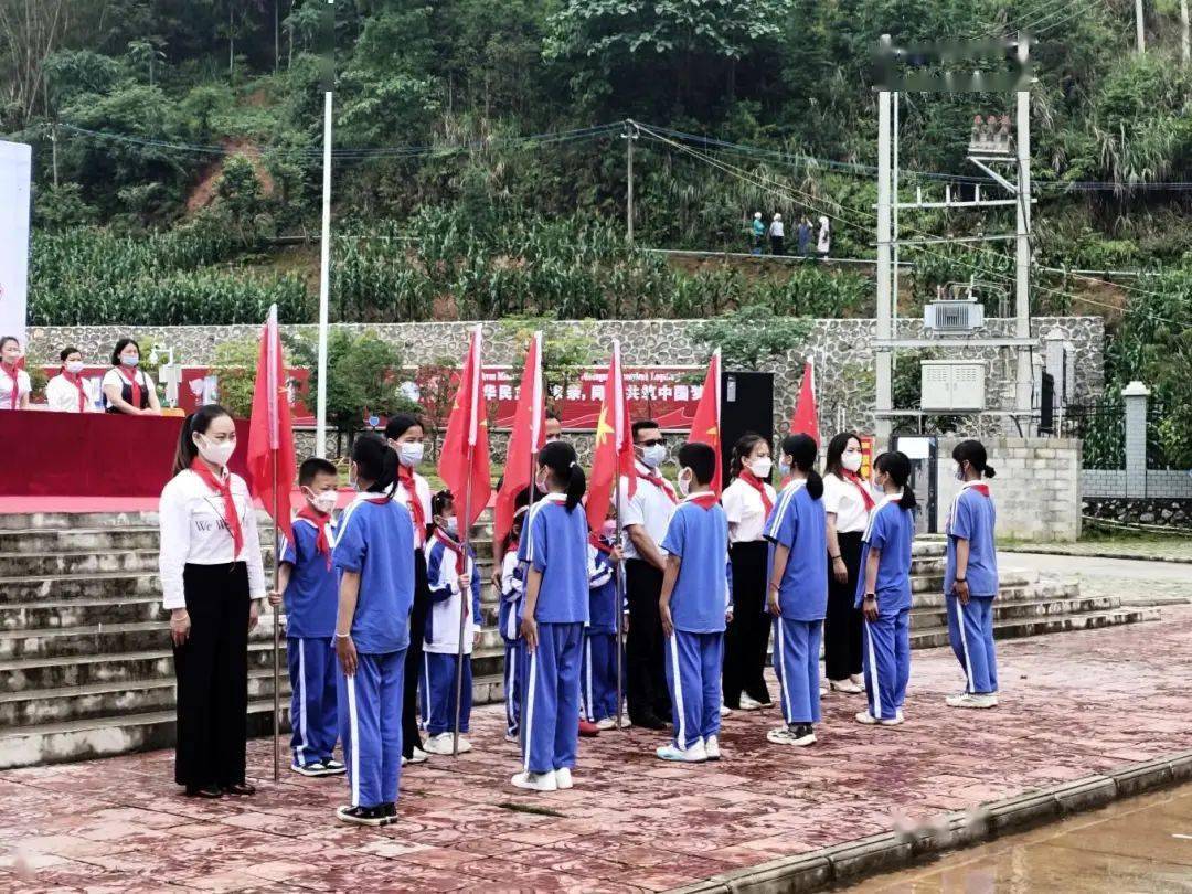 喜迎二十大争做好队员那坡县城厢镇深龙小学2022年少先队系列主题活动