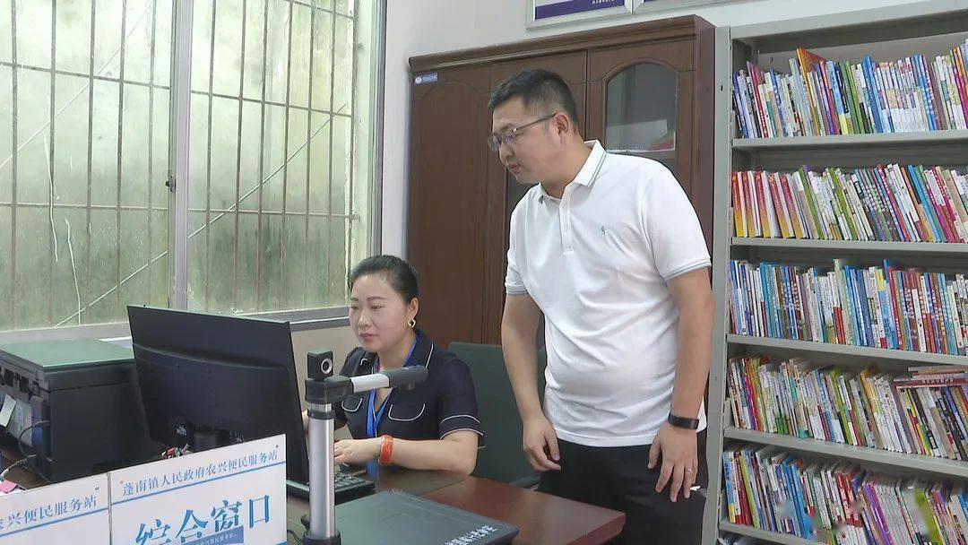 几分钟时间80多岁的王天远就办理好了退休职工养老保险年审认证工作