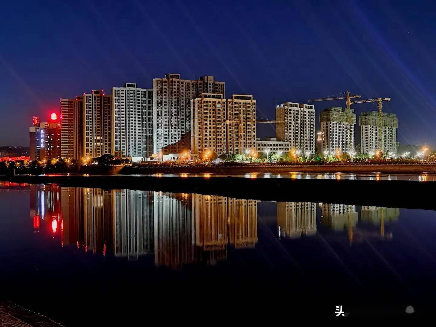 观王剑先生摄影蓝田新城夜文李景宁
