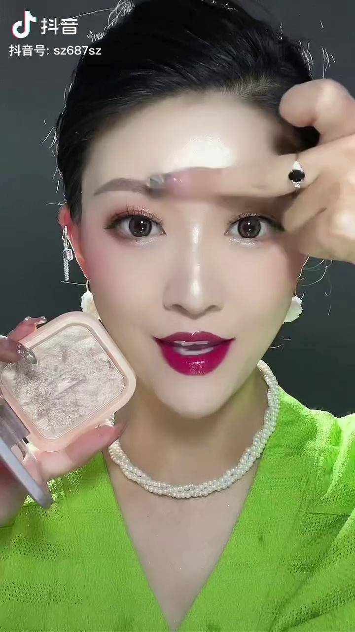皮肤没有光泽又不立体的姐妹来点高光,高光涂抹方法记得收藏高光_来点