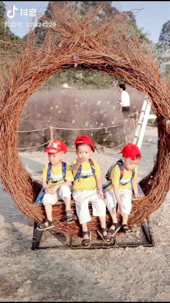 长相身高体重一模一样的三胞胎兄弟三胞胎