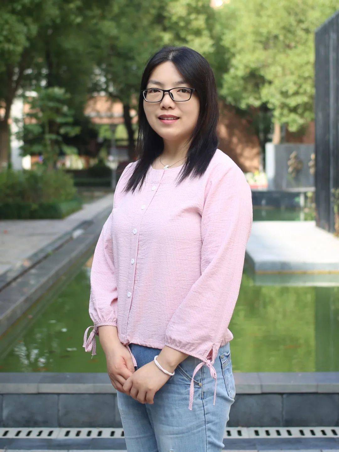 卢小芹化学教研组长,大学本科,高级教师,桐乡市化学学科骨干教师,桐乡