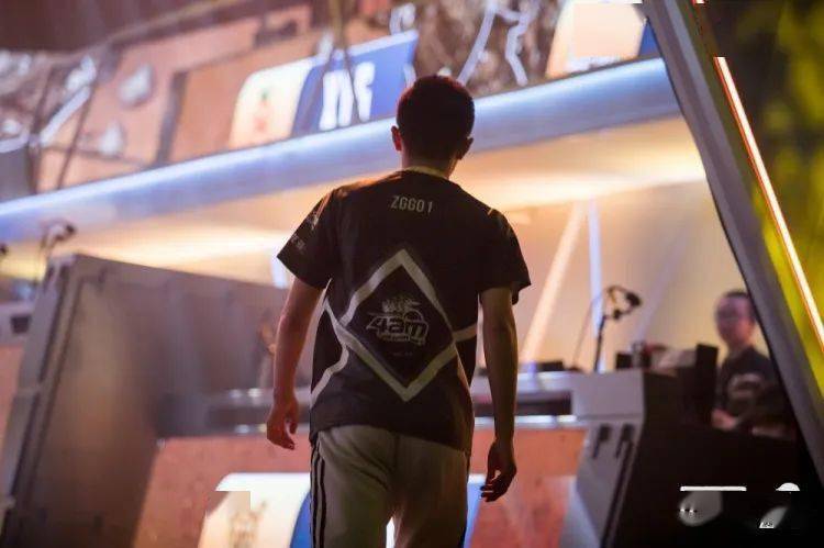 今日电竞头条的主要内容有:mlxg与rng俱乐部案子再次