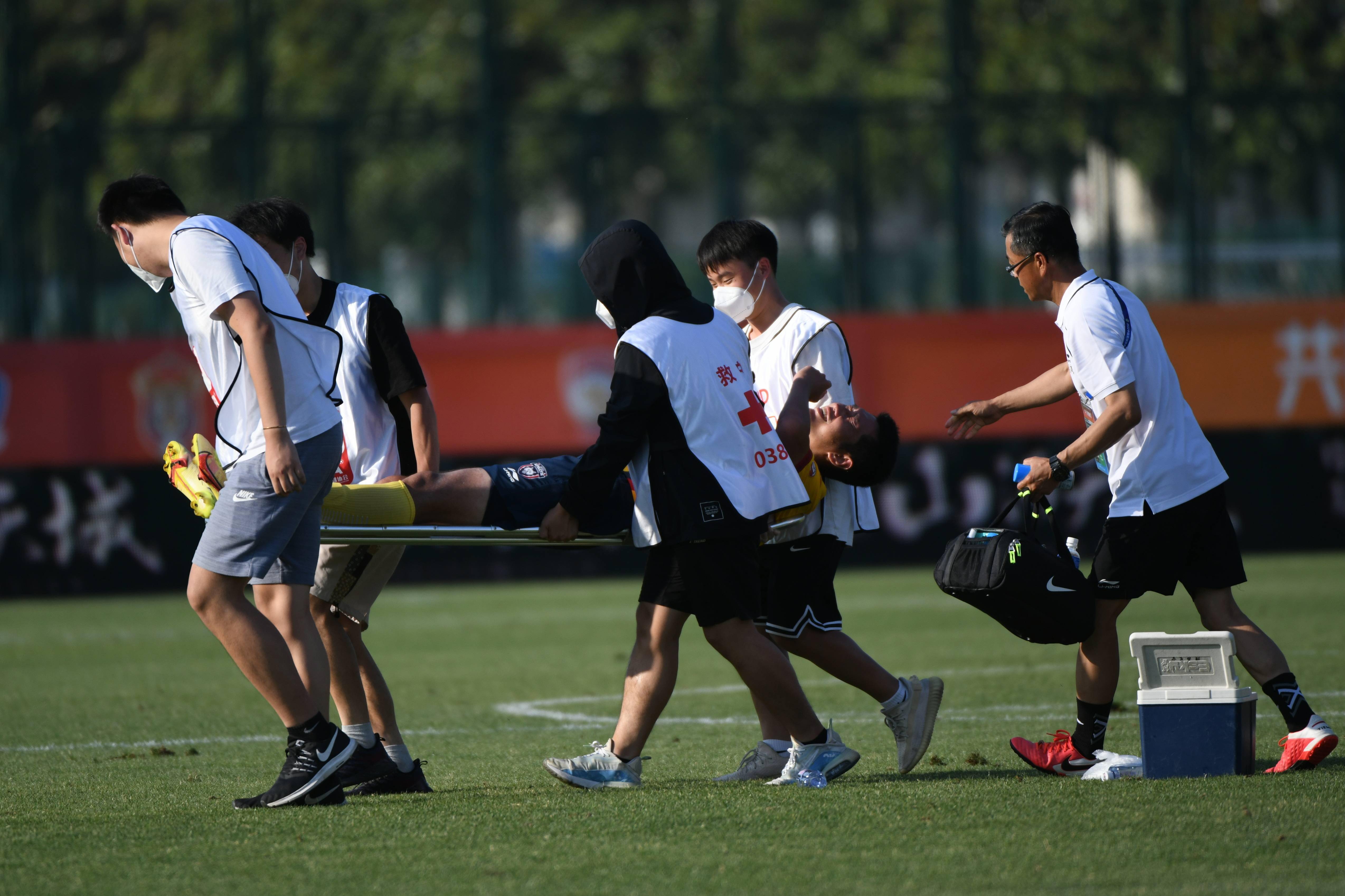 足球中甲陕西长安竞技胜江西北大门