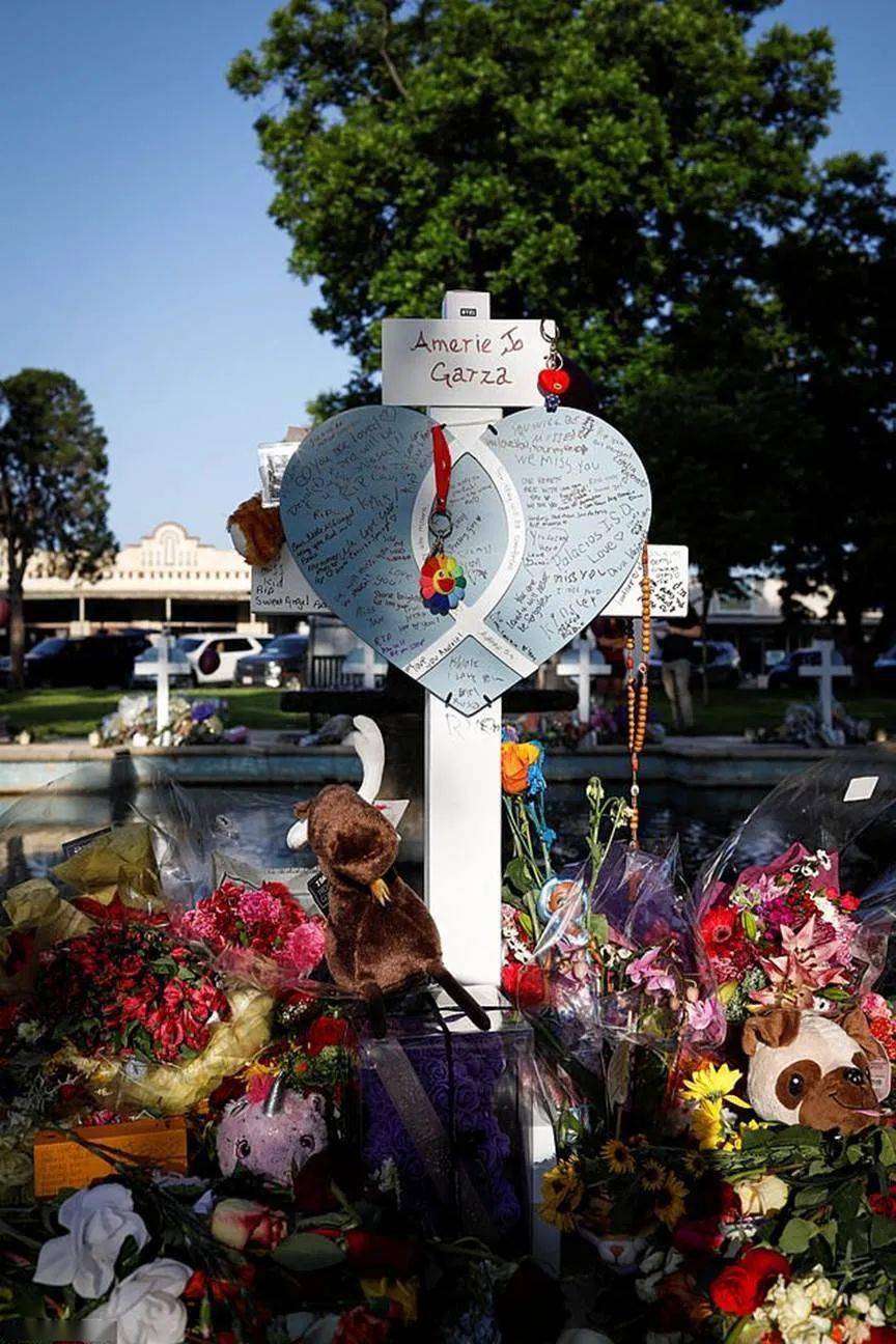 刚给好朋友放下一只泰迪熊…_illana_米娅_枪击案