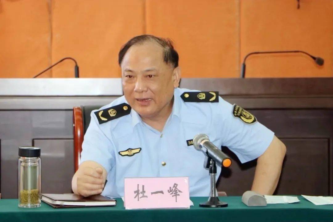 省交通运输执法局局长杜一峰深入二支队调研指导