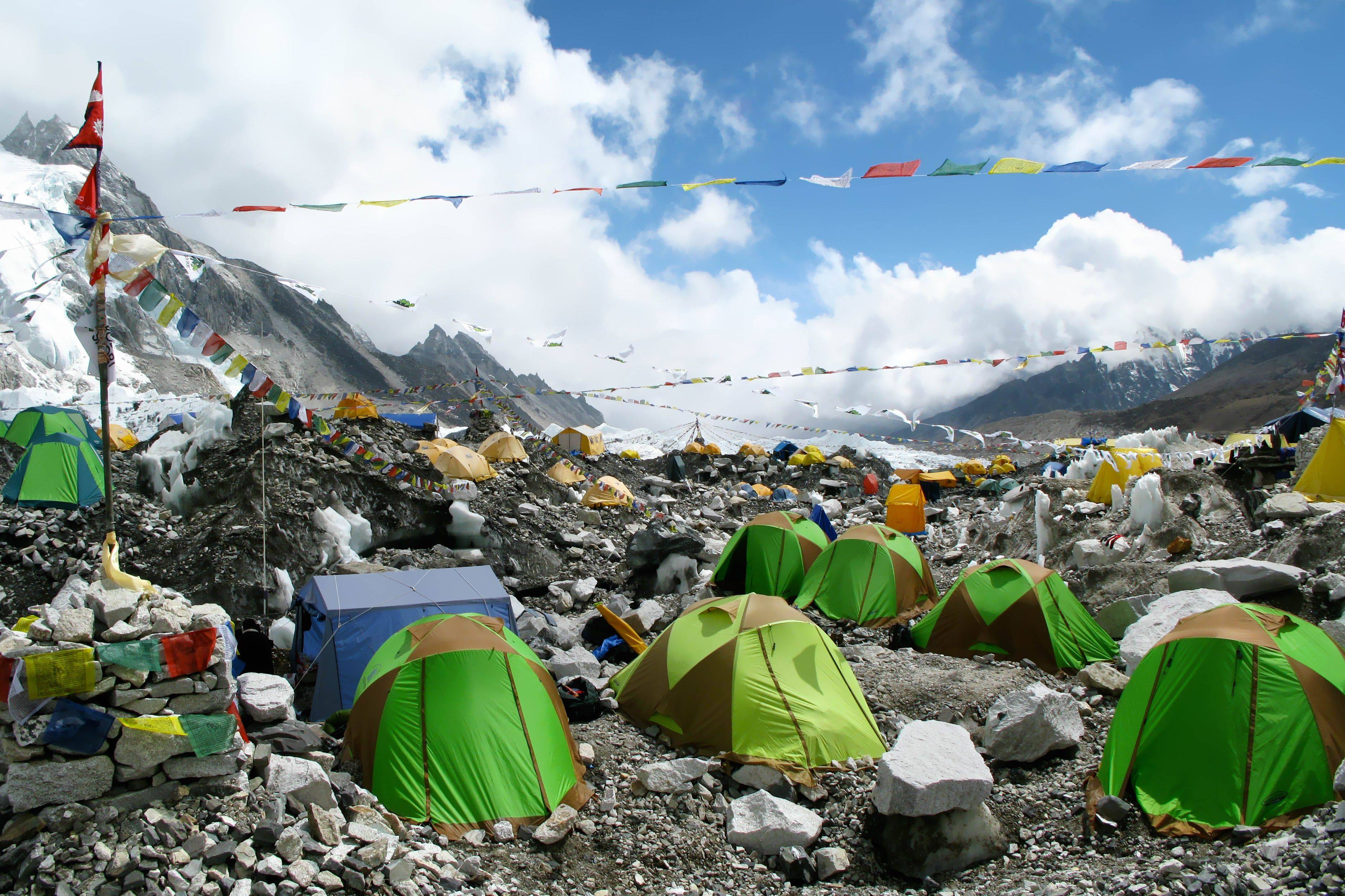 保护冰川，尼泊尔珠峰大本营或要搬迁