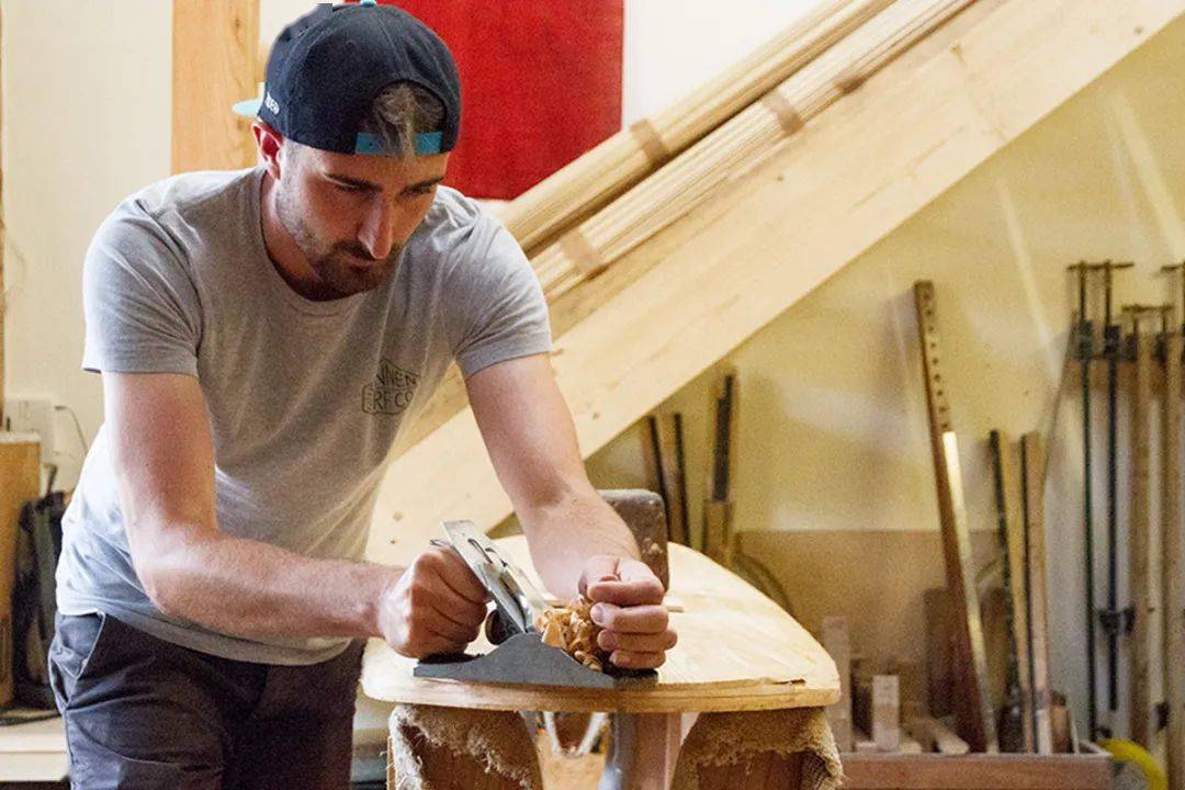 为期5天的制作自己冲浪板,为了从可持续森林中获得木制冲浪板,该设计