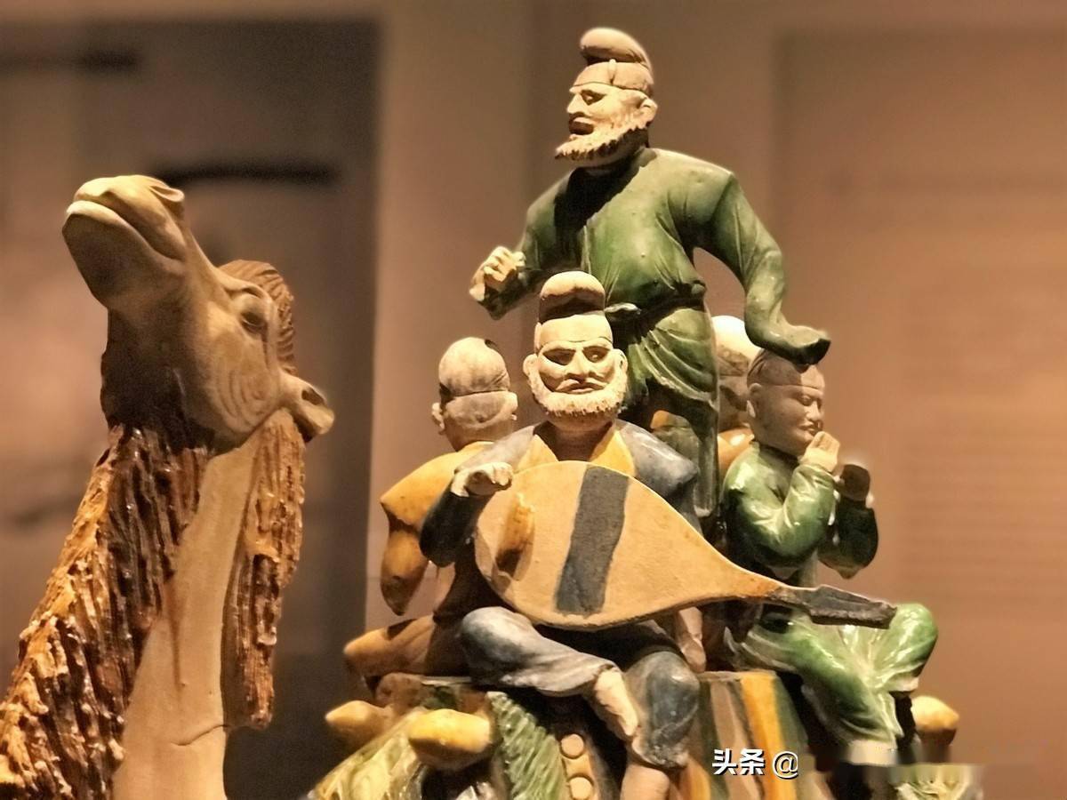 国家博物馆"古代中国"展的隋唐五代部分展出很多唐三彩,可以一窥该