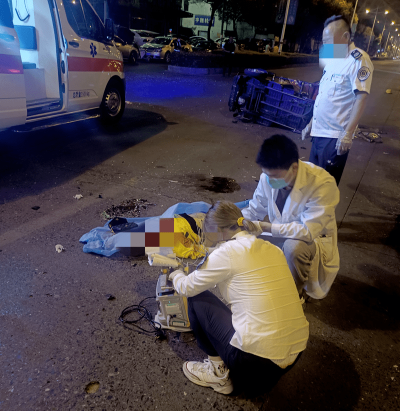 揪心镇江这里发生车祸