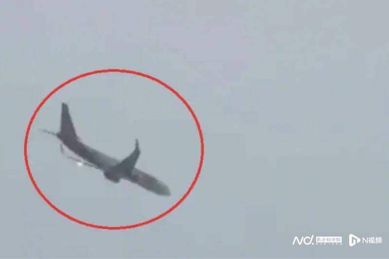 印度一波音客机空中起火降落画面曝光！航司称发动机被鸟撞击