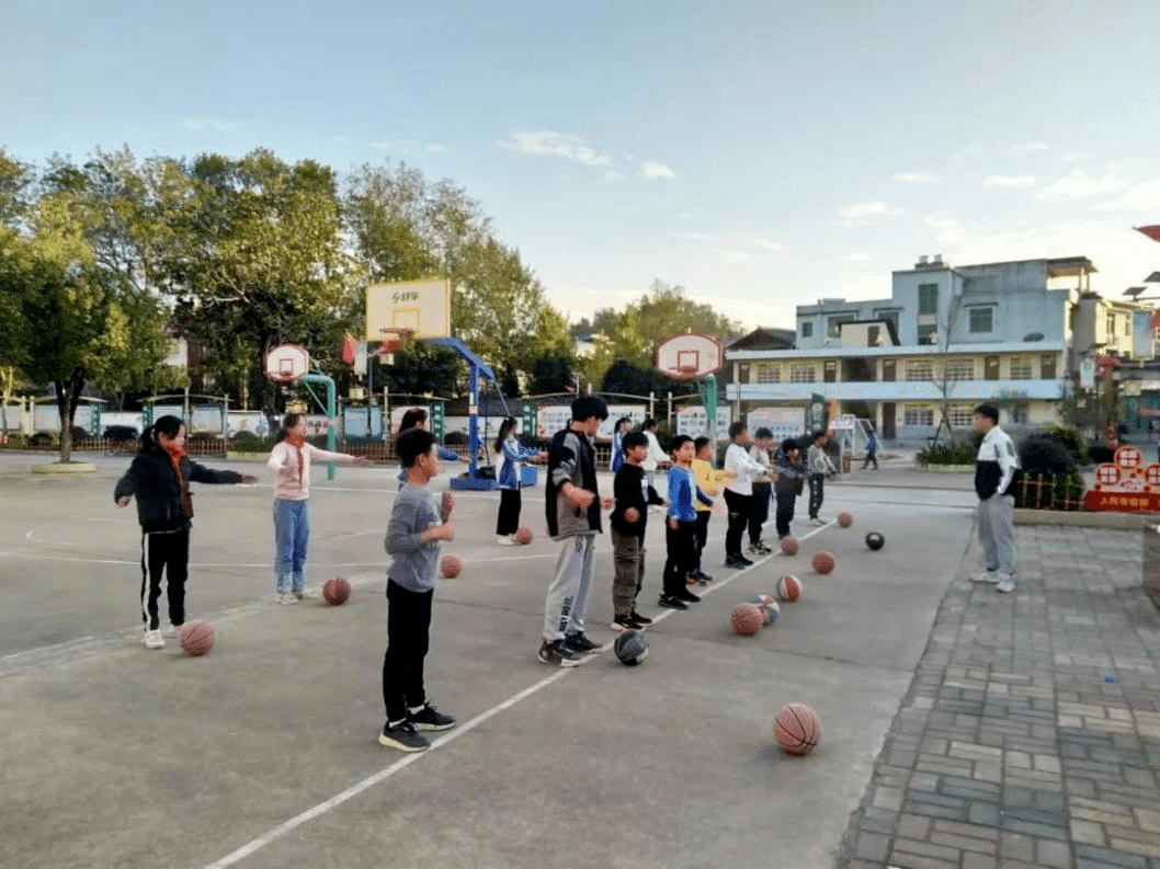 新田中心小学图片