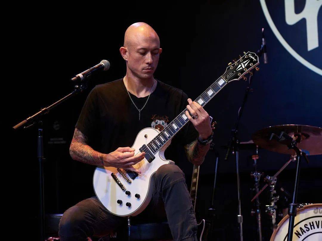 garage周年庆现场,还邀请到了trivium乐队主唱兼吉他手matt heafy与