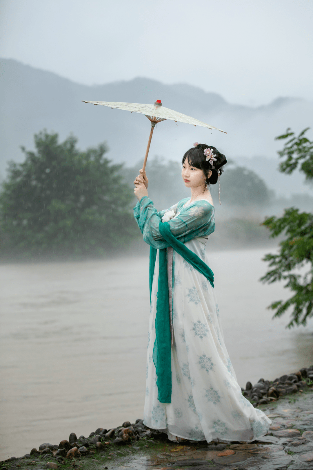 青瓷张小雨剧照图片