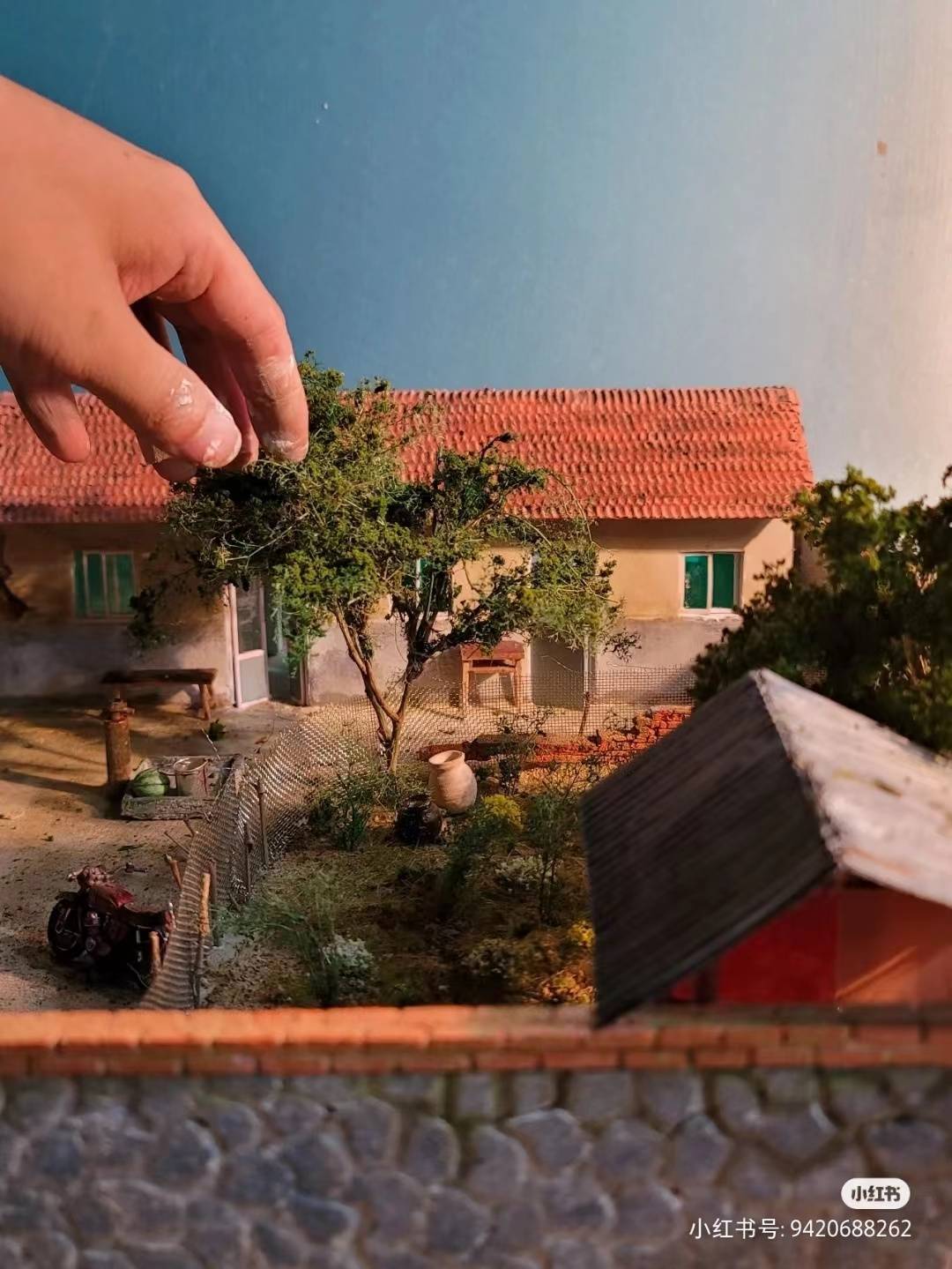 还原老房子的微缩模型师有人父亲去世房子拆迁希望还原老屋送妈妈