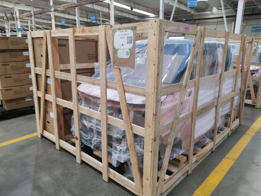 员工从组合包装应用,采用原包装来货,改变零件摆放方式,减少包装材料